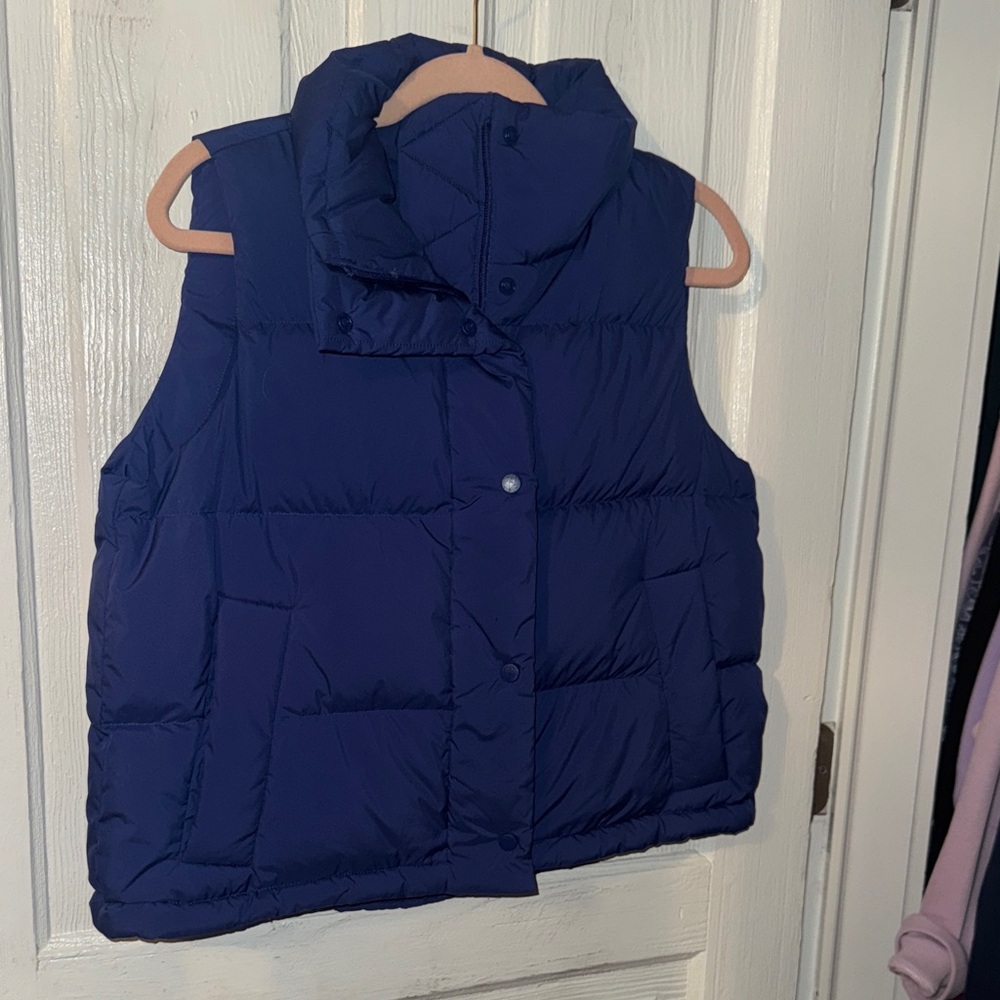 Women’s Lululemon  Blue Wunder Puff Vest with removable hood Size 4